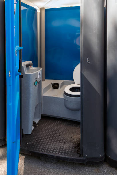 Best Luxury portable toilet rental  in Velva, ND